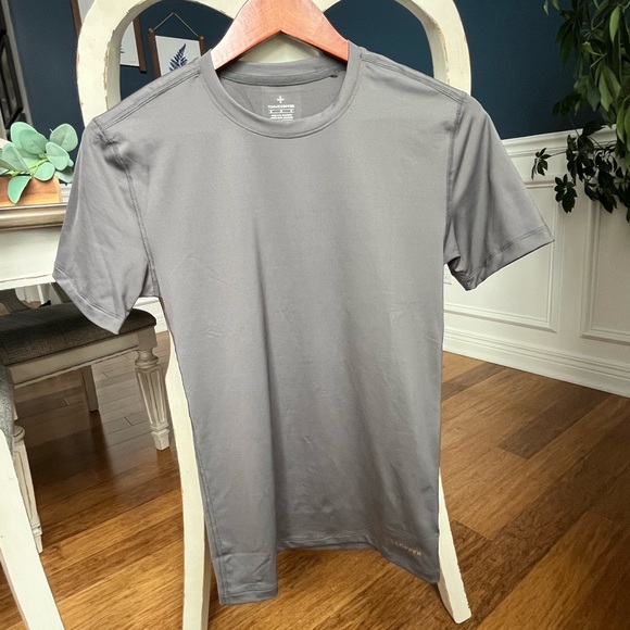 Tommie Copper Other - Tommie Copper crew neck fit light compression shirt. Great base layer sz M TC